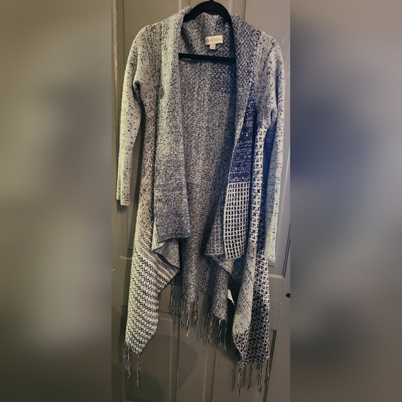 Knox Rose Blue and Grey Knit Shawl, Fringe Along Bottom, Size Medium - Picture 6 of 6